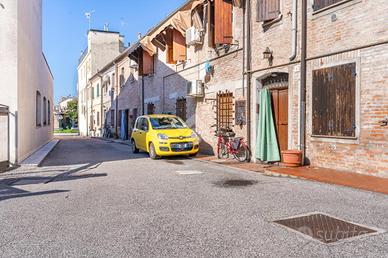 3 LOCALI A FERRARA