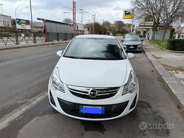 Opel corsa 2014 benzina