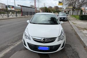 Opel corsa 2014 benzina