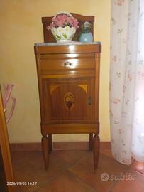Splendido comodino secolo scorso 
