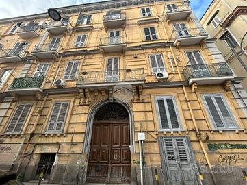 2 LOCALI A NAPOLI