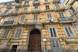 2 LOCALI A NAPOLI