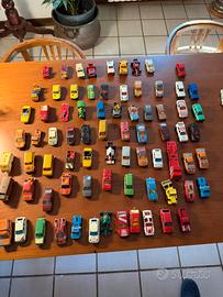 Lotto di macchinine HOT WHEELS e MAJORETTE