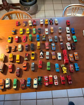 Lotto di macchinine HOT WHEELS e MAJORETTE