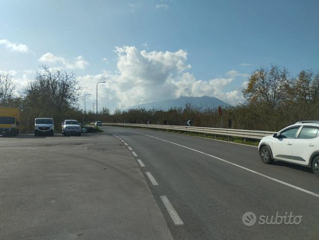 Terreno agricolo con fronte strada