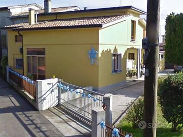 Casa indipendente di 238 m² con più di 5 locali e 
