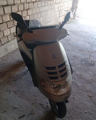 Piaggio Super Hexagon GTX 125 4T - 18.000 km