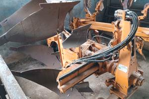 Aratro bivomere moro