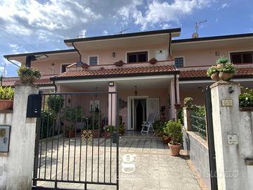 Villa a schiera Castelnuovo Cilento