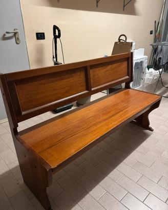 Panchina in legno.