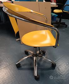 poltroncine gialle con rotelle