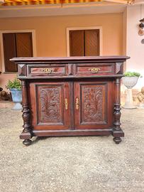 Credenza antica.