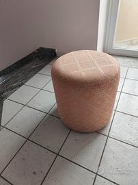 pouf rivestito in stoffa 