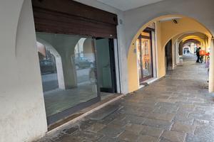 Padova Portello/Via Belzoni - Negozio