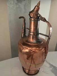 Caraffa antica di rame