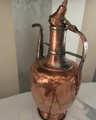 Caraffa antica di rame