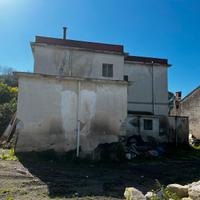 Rudere ante '67 con giardino e agrumeto
