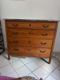 Cassettiera antica con top in marmo