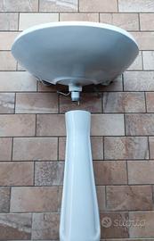 Lavandino con colonna e rubinetteria