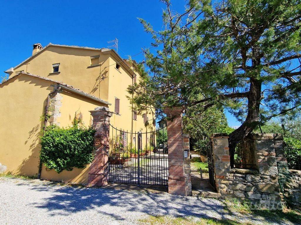 Rustico / Casale di 413 m² con più di 5 locali e b - Vista 3
