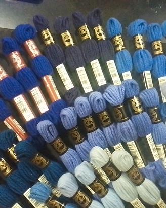 LOTTO DI FILO DA RICAMO IN LANA DMC