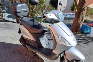 Scooter Piaggio Fly 150