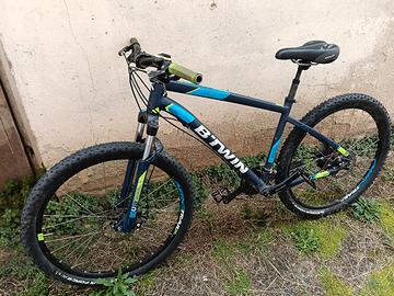 Mountain bike ROCKRIDER 520.