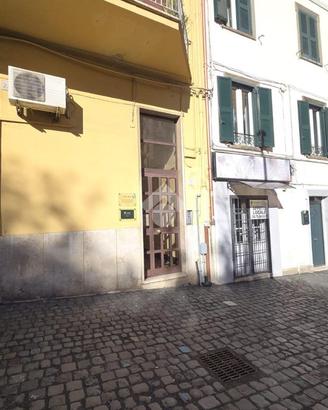 NEGOZIO A VELLETRI