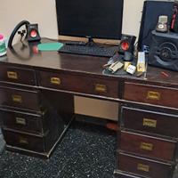 scrivania con cassetti in legno marino