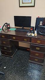 scrivania con cassetti in legno marino