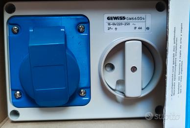 Presa interbloccata GEWISS GW66004 16A 230V 2P+T