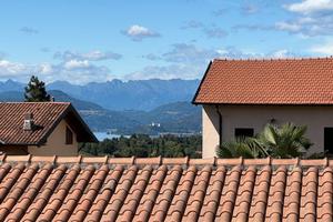 Panoramico e arredato trilocale con box e cantina