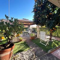 VILLA A SCHIERA CENTRALE A PRATO