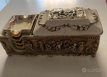 Porta sigarette e posacenere di Capodimonte