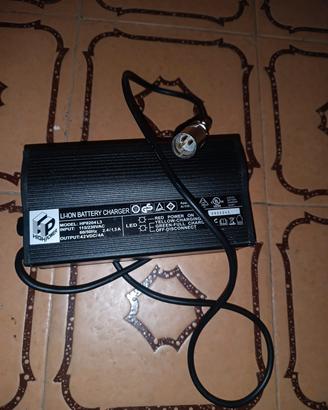 caricatore 42v bici elettrica 