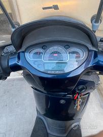 Scooter 125 Aprilia scarabeo