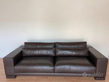 Divano di Poltrona Frau in pelle di vitello