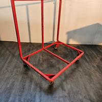 Carrello in ferro con 4 ruote direzionabili