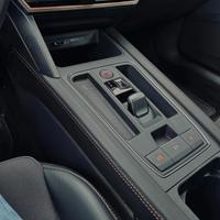 Rifiniture in pelle tunnel centrale cambio Cupra