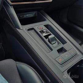 Rifiniture in pelle tunnel centrale cambio Cupra