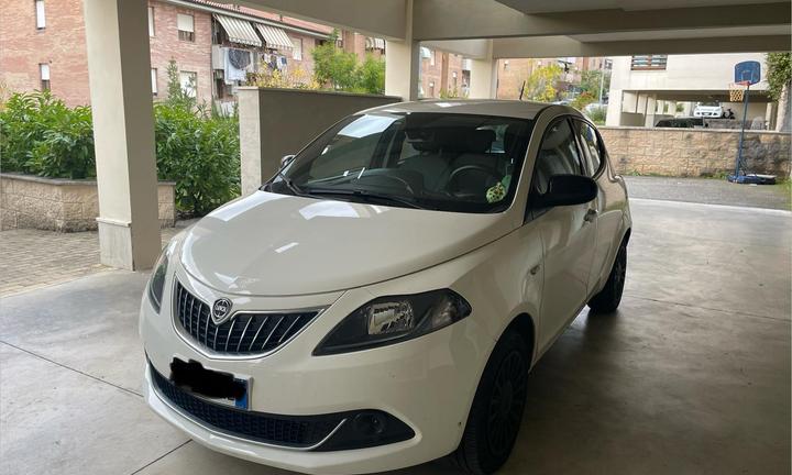 Lancia Ypsilon 1.0 firefly hybrid Gold s&s 70cv 5p