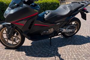 Honda integra 750