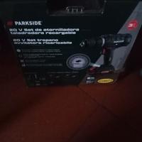 Trapano avvitatore con batteria e tre set di punte