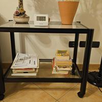 Tavolino in vetro con rotelle