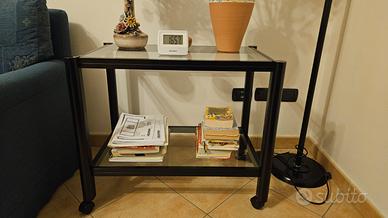 Tavolino in vetro con rotelle