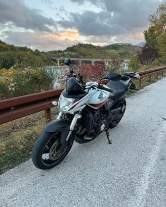 Honda Hornet 600 bianca 2010