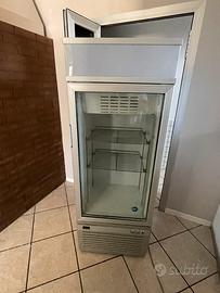 vetrina espositiva verticale  iarp eis 21