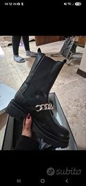 Stivaletti neri divine  follie