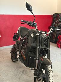 MOTO NAKED 50 elettrica