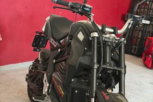 MOTO NAKED 50 elettrica